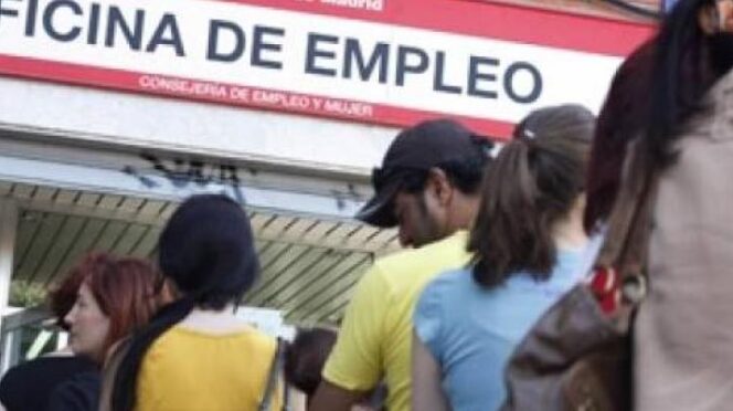 Ciudadanos en la Oficina de Empleo