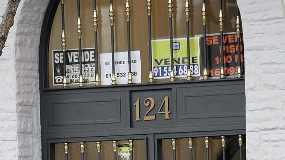 Portal con varias viviendas a la venta