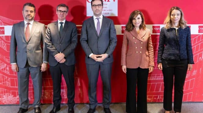El ministro de Economía, Carlos Cuerpo, ha presidido este miércoles el acto de toma de posesión de los nuevos responsables de la CNMV :: Twitter CNMV.
