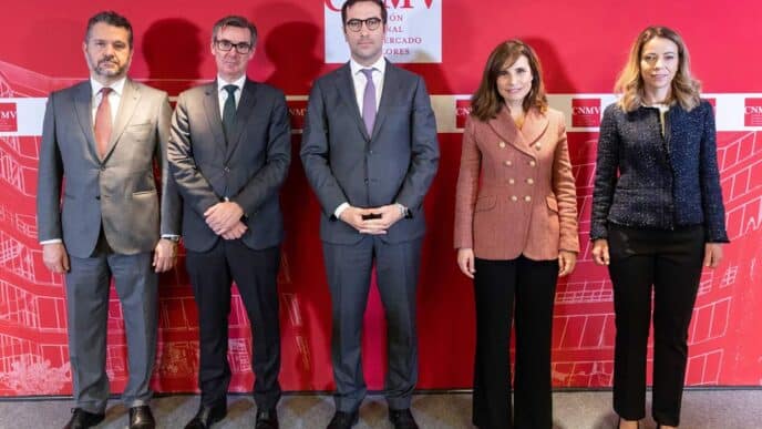 El ministro de Economía, Carlos Cuerpo, ha presidido este miércoles el acto de toma de posesión de los nuevos responsables de la CNMV :: Twitter CNMV.