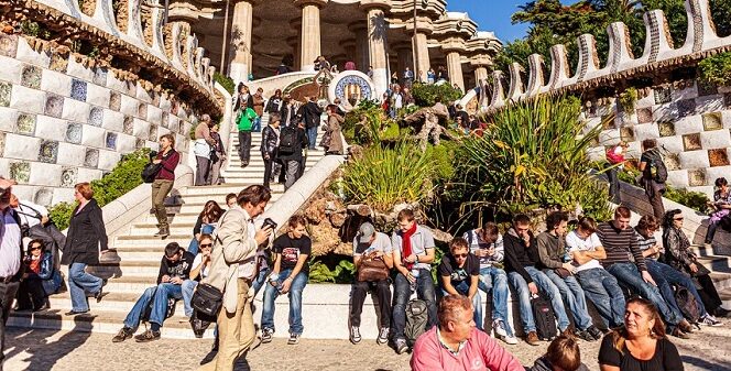 Turistas visitan Barcelona