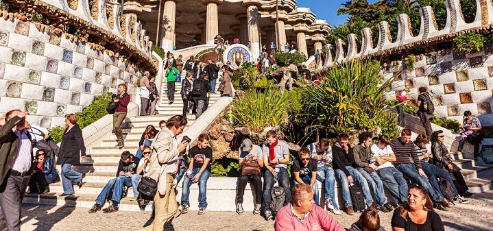 Turistas visitan Barcelona