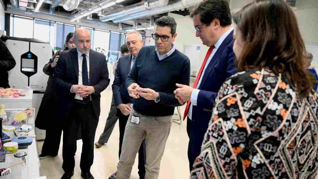 Óscar López durante la jornada