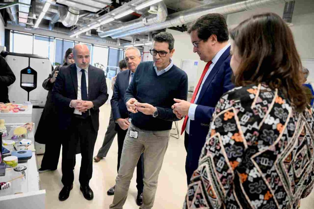 Óscar López durante la jornada