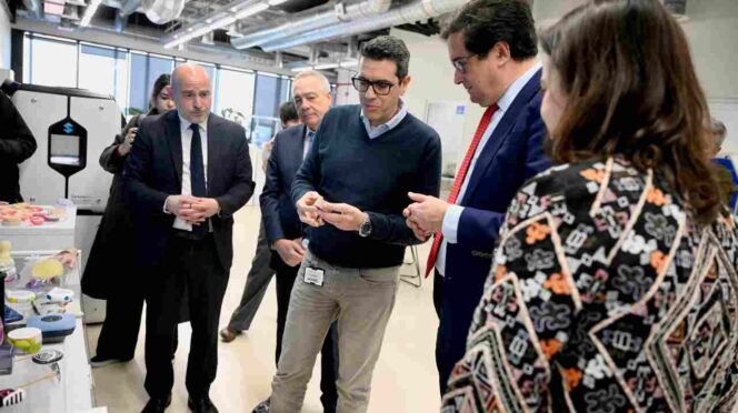 Óscar López durante la jornada