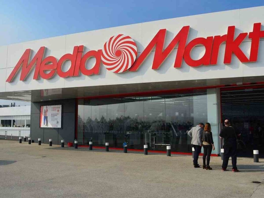 Fachada de un establecimiento Mediamarkt