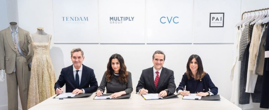 Imagen durante la firma del acuerdo