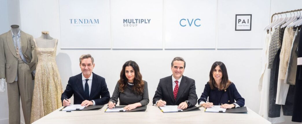 Imagen durante la firma del acuerdo