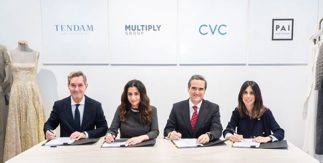 Imagen durante la firma del acuerdo