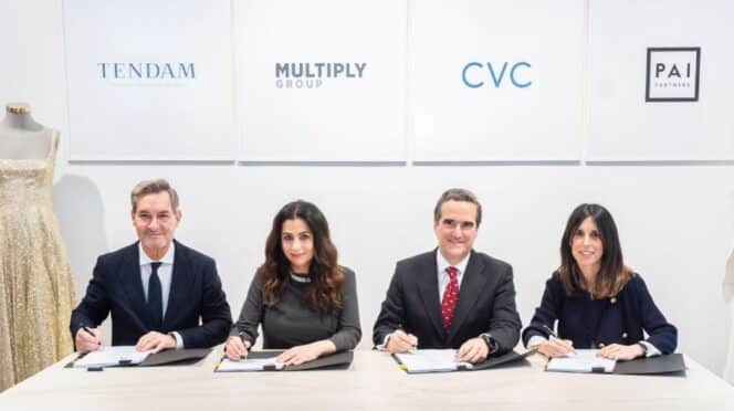 Imagen durante la firma del acuerdo