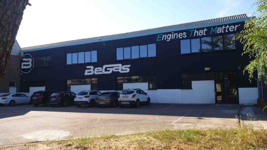 Fachada de la fábrica de motores de BeGas