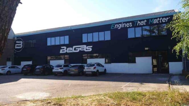 Fachada de la fábrica de motores de BeGas