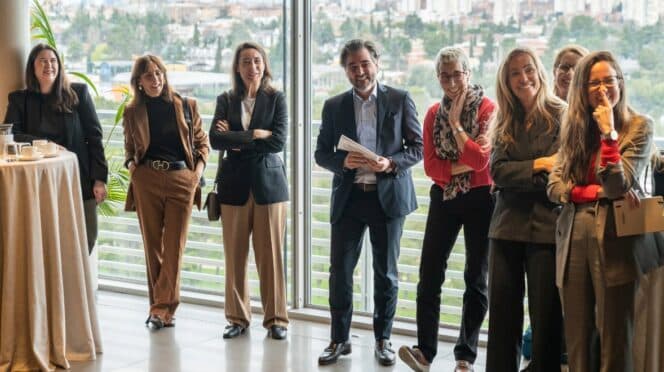 Ignacio Juliá con las directivas del programa