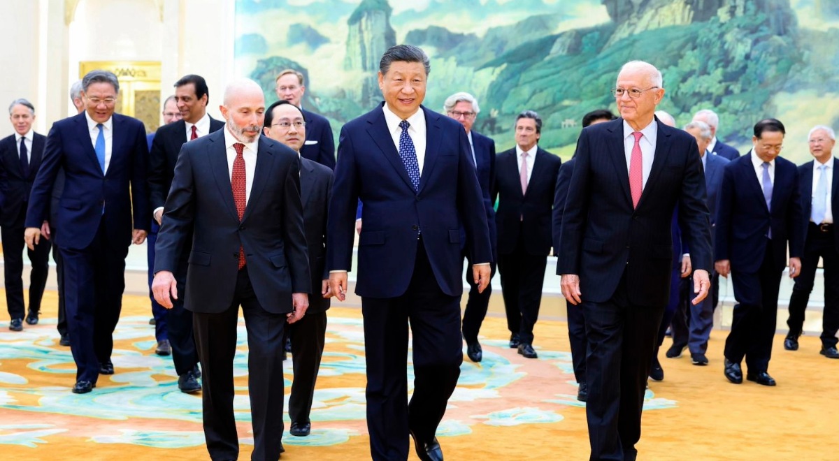Xi Jinping con empresarios en una imagen de archivo