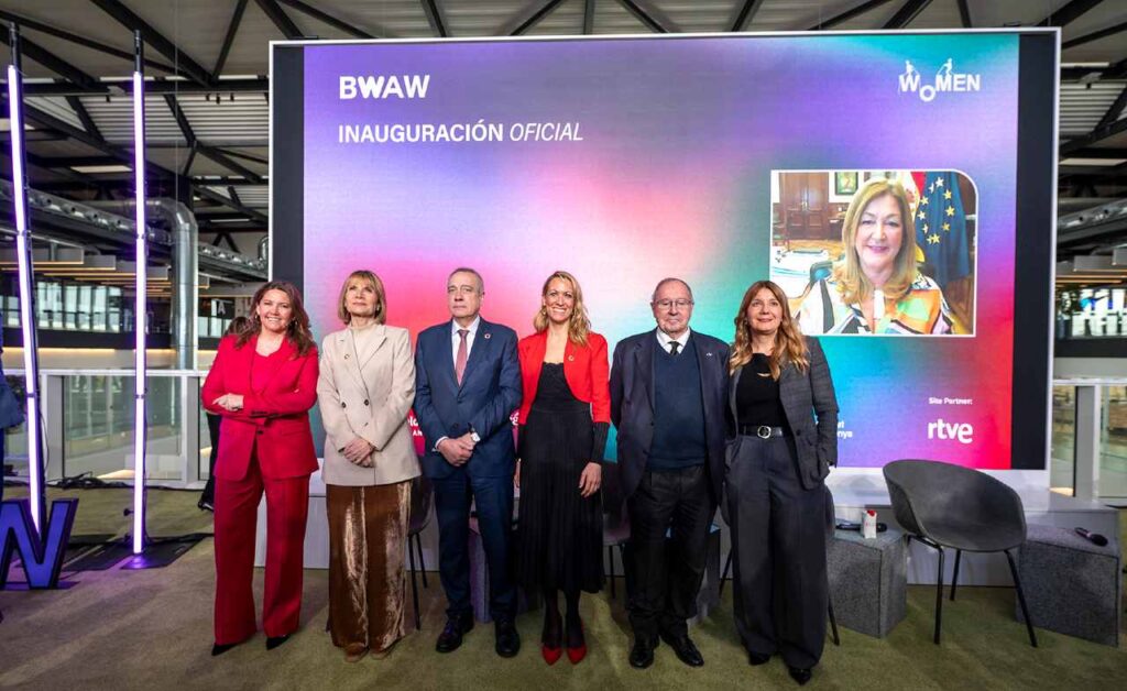 Fotografía de familia del acto inaugural