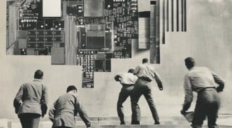Imagen figurativa de un grupo de hombres tratando de alcanzar un semiconductor
