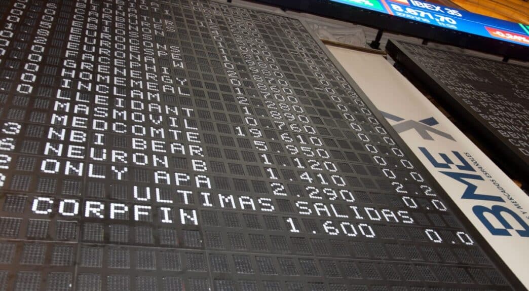 Imagen de tablero de la Bolsa de Madrid