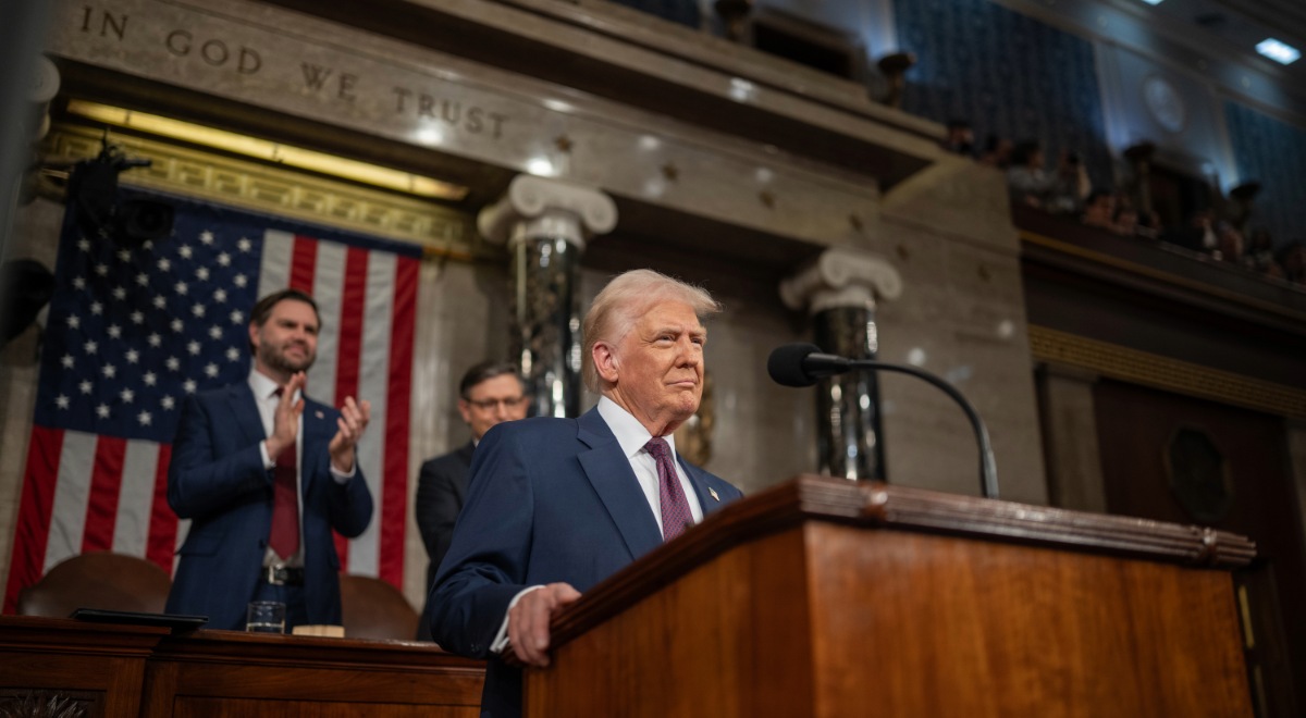 Donald Trump anunciando nuevas medidas