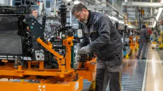 Cadena de montaje de una fábrica de coches eléctricos
