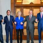 Fotografía de la firma del acuerdo