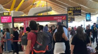 Pasajeros en el aeropuerto de Barajas