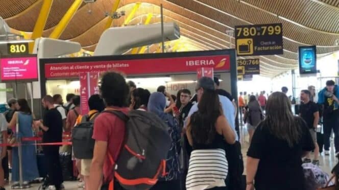 Pasajeros en el aeropuerto de Barajas
