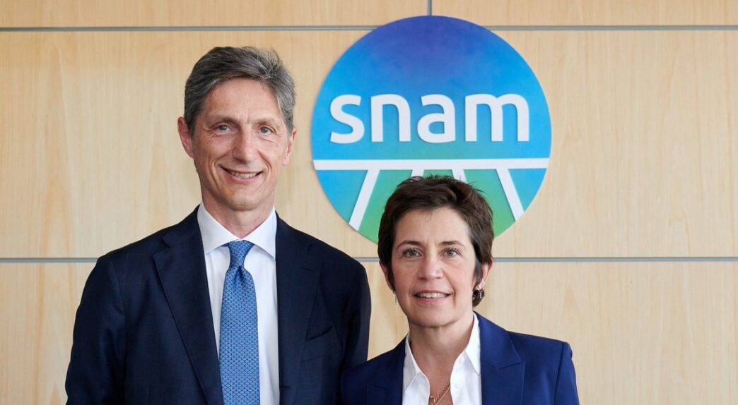 Stefano Venier, Ceo, y Monica de Virgiliis, presidenta, de Snam