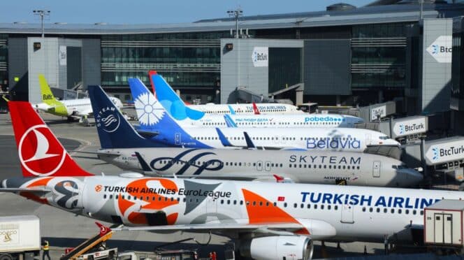 Aviones en un aeropuerto