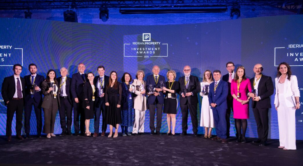 Foto de familia de los premiados