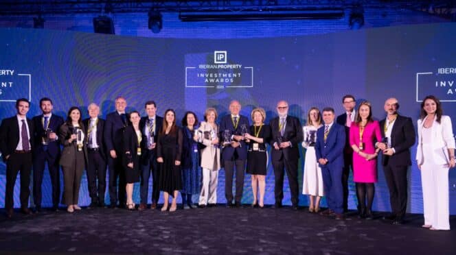 Foto de familia de los premiados