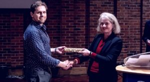 Filip Landgren, uno de los fundadores, recibe un premio