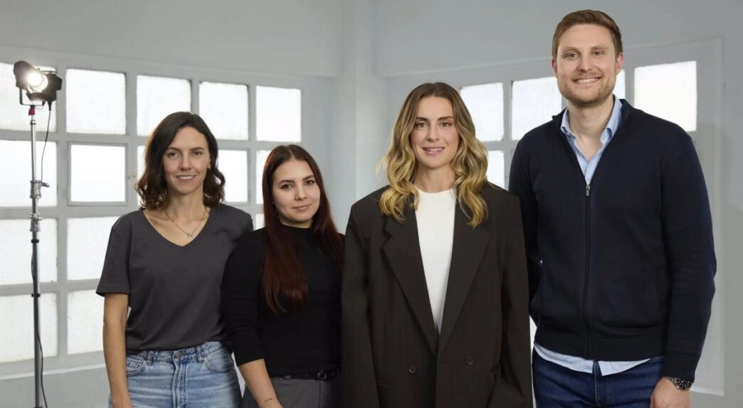 Alexia Putellas con el equipo de la startup Flopp Eco