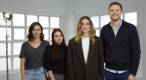 Alexia Putellas con el equipo de la startup Flopp Eco