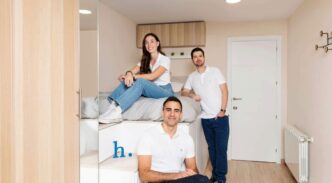 Oriol Valls, Anna Labarias y José Emilio Fernández, fundadores de Habitacion.com