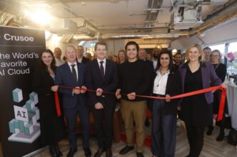 Miembros de Crusoe durante la apertura de su nueva sede en Dublín