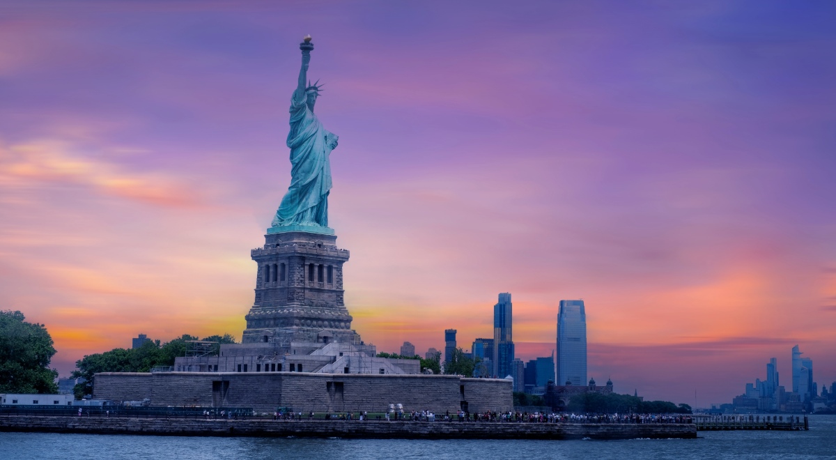 Estatua de la Libertad y puerto de Nueva York