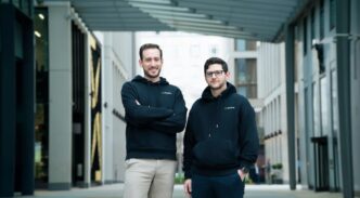 Romain Sestier y Guillaume Lebedel, fundadores de StackOne