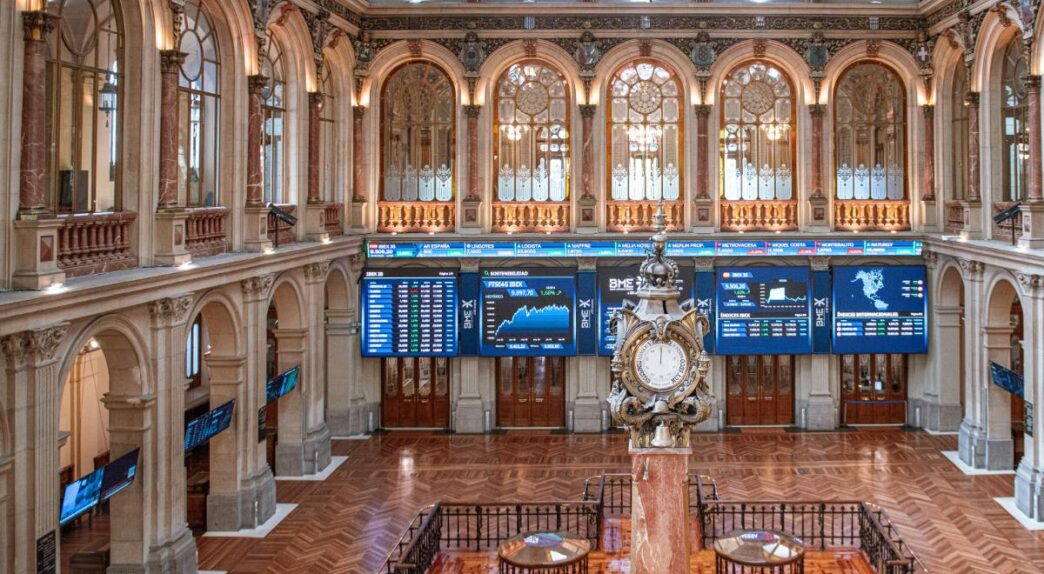Interior de la Bolsa de valores de Madrid
