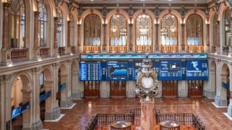 Interior de la Bolsa de valores de Madrid