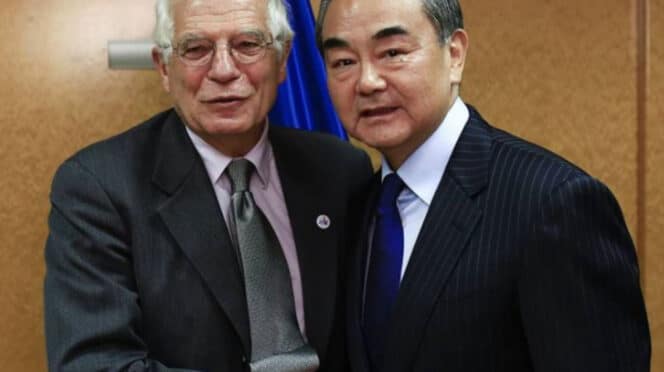 Wang Yi y Josep Borrell en una imagen de archivo