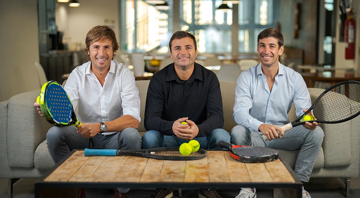 Pedro Clavería junto a sus socios, Félix Ruiz y Pablo Carro :: Playtomic