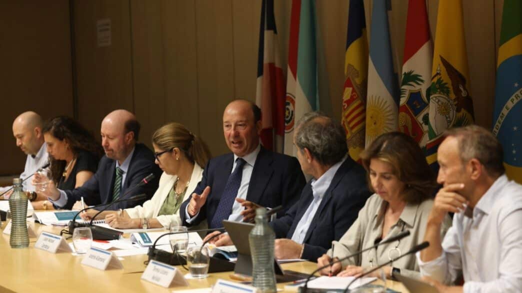 Los ponentes durante un momento de la presentación