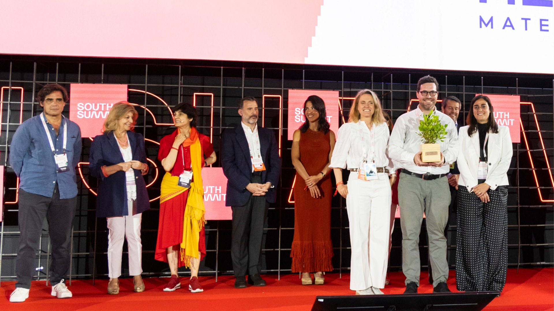 El equipo de Hera Materials recogiendo el premio
