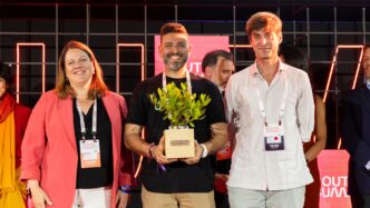 Jose Luis Lasa, jefe para Europa de Bankuish, recoge un premio