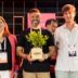 José V. Fernández, CEO de Bankuish, recoge un premio