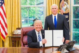 Donald Trump en el Despacho Oval