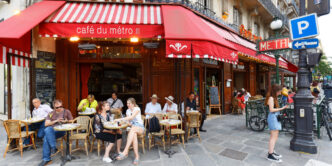 Turistas en París