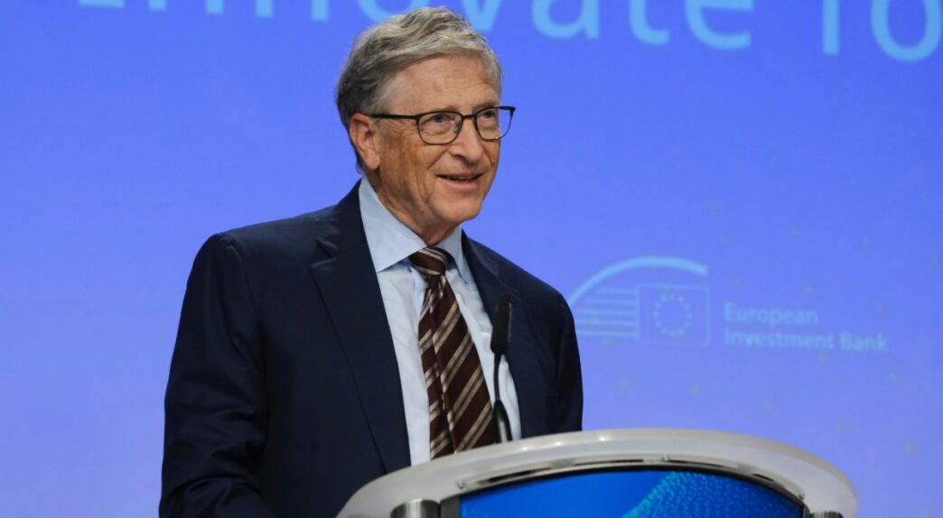 Bill Gates en una presentación ante la UE