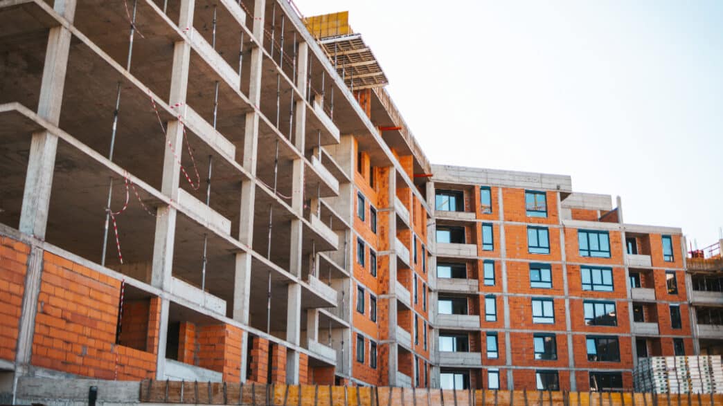 Bloque de viviendas en construcción
