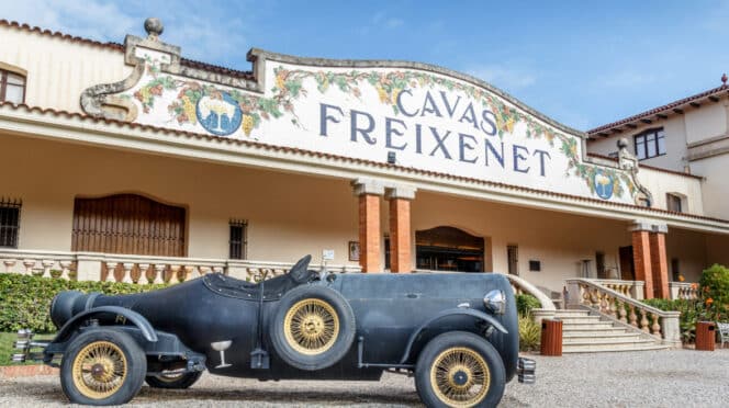 Fachada bodega Freixenet